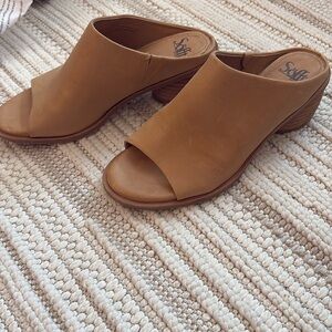 Sofft Sandals camel size 9